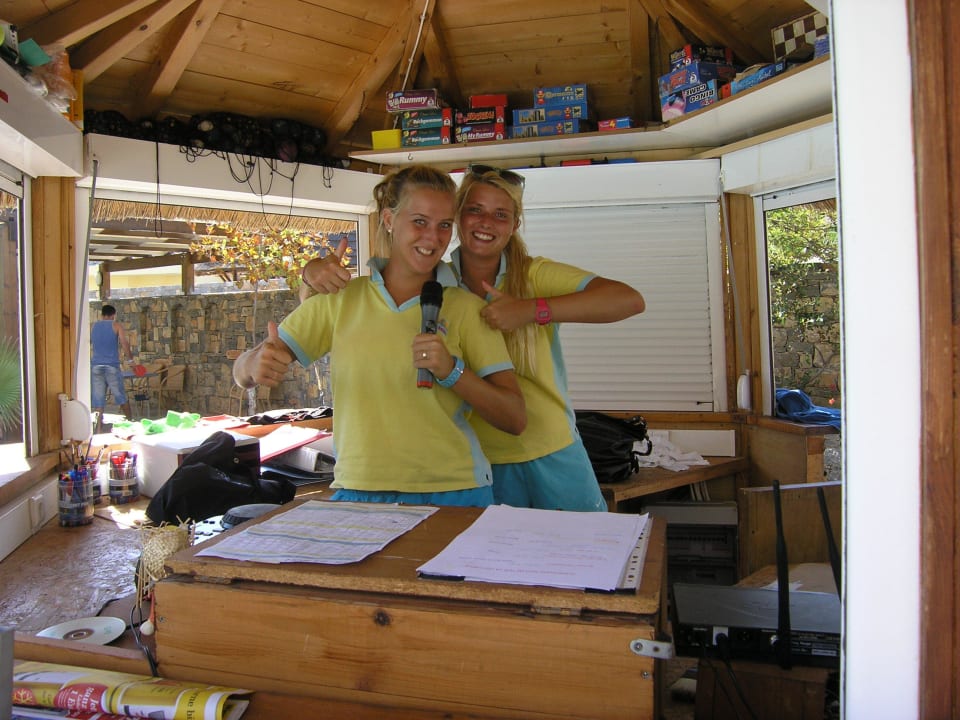 Tina und Maren vom Animationsteam Calimera Sirens Beach