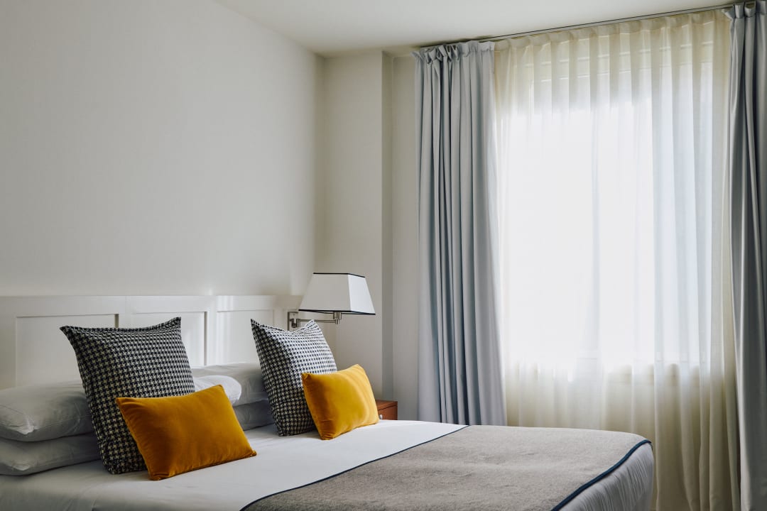 Zimmer Gallery  Hotel