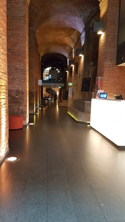 Lobby Mövenpick Hotel Hamburg