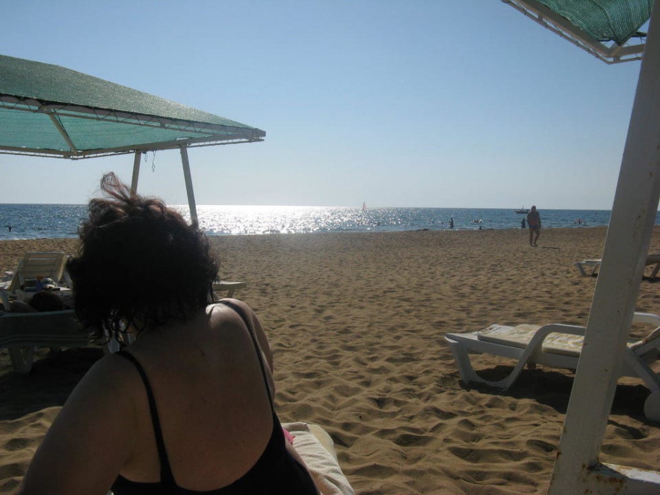 Weitlaufiger Strandabschnitt Alba Resort Hotel