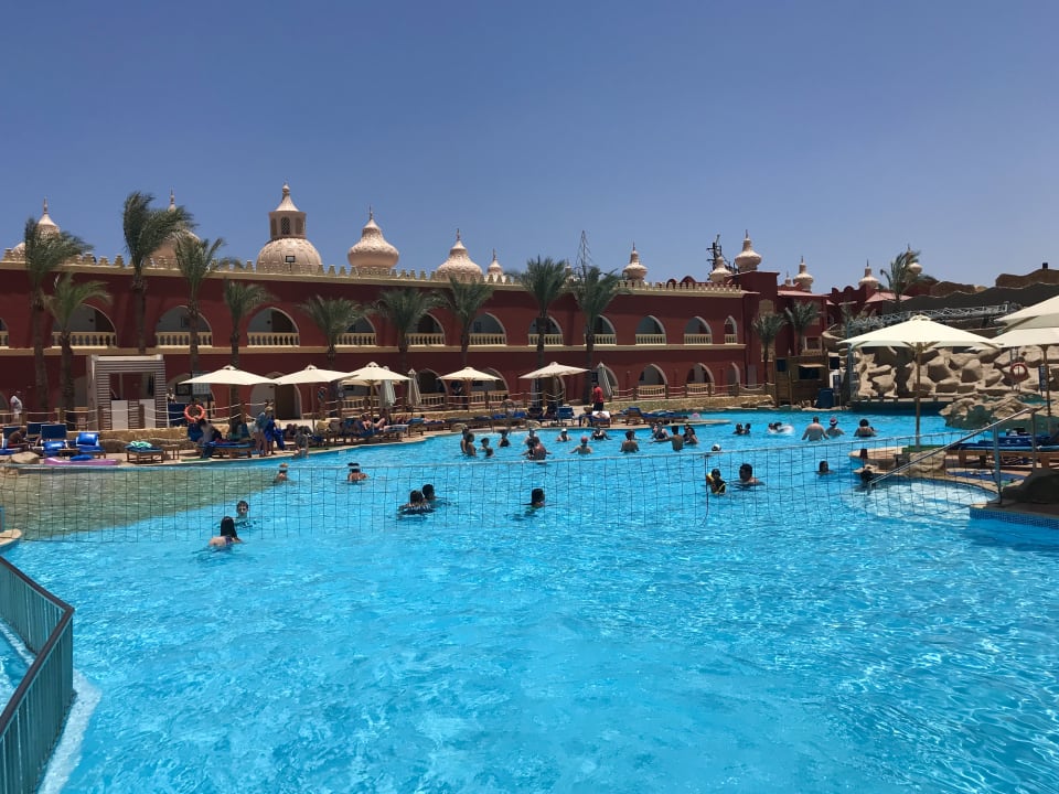 Der grösste der neun Poolanlagen Pickalbatros Alf Leila Wa Leila Resort - Neverland Hurghada