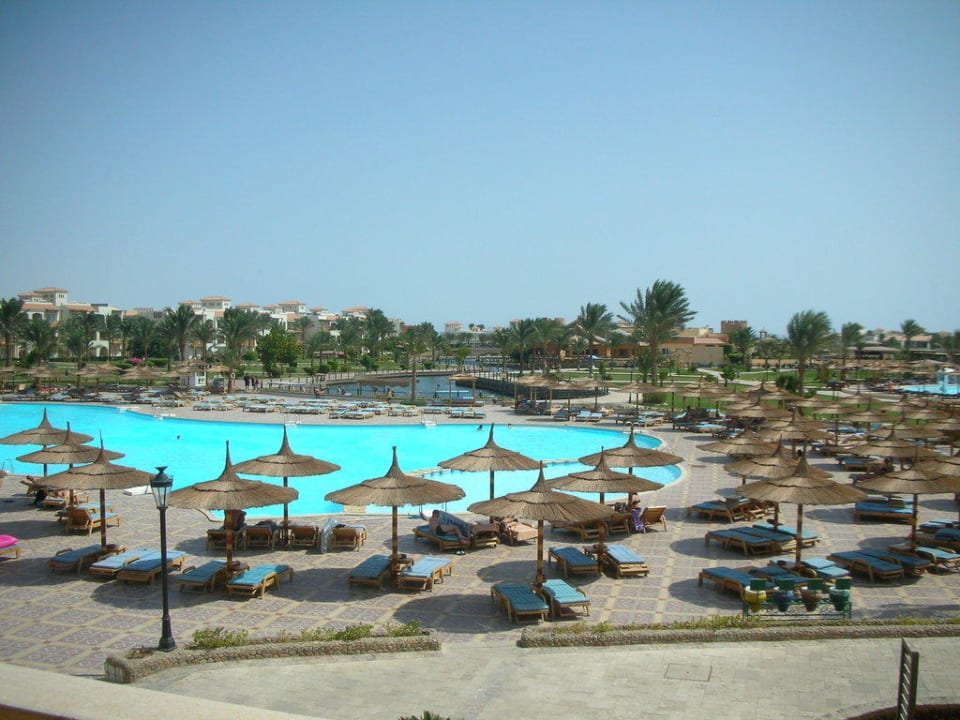 Vom Hauptrestaurant auf den Pool Pickalbatros Dana Beach Resort - Hurghada