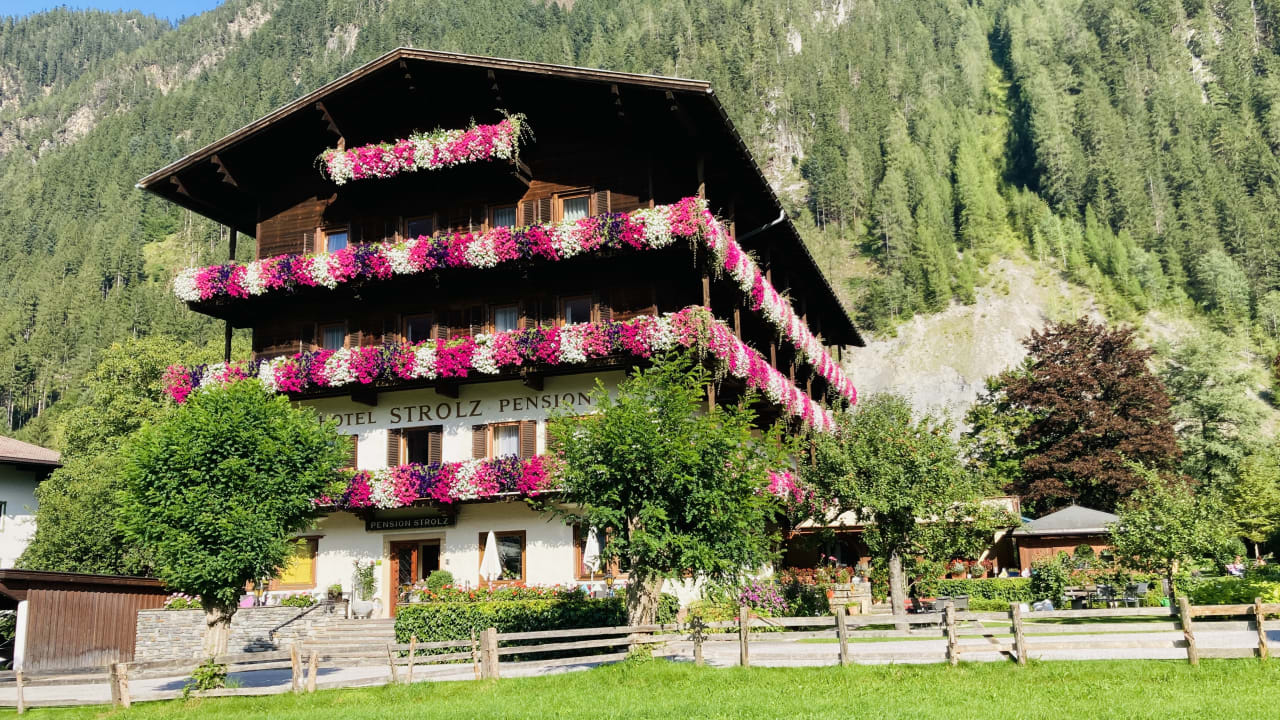Außenansicht Hotel & Pension Strolz