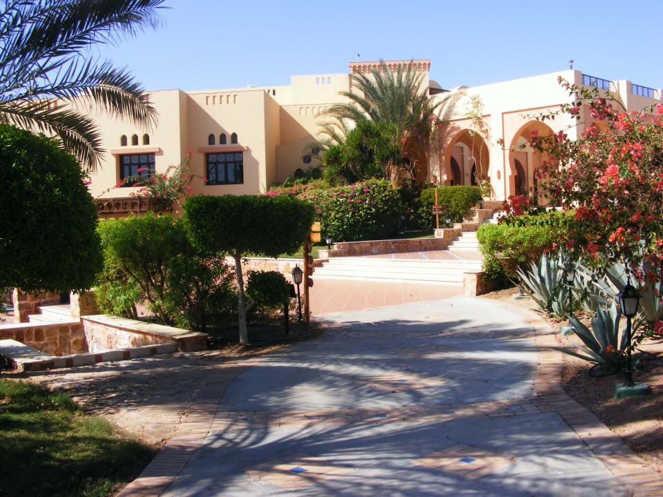 Auf dem Weg zum Restaurant Steigenberger Coraya Beach - Adults only