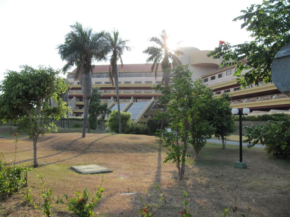 Vor dem Hoteleingang Hotel Bella Costa