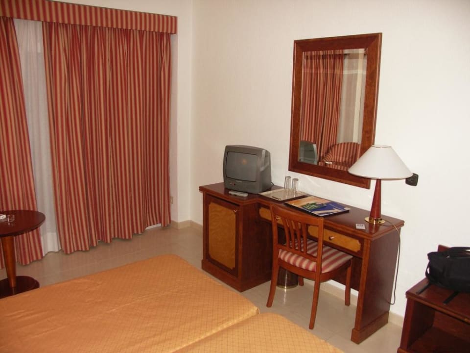 Innenansicht eines DZ mit Meerblick CM Playa del Moro