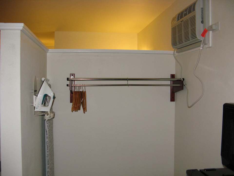 Wanda Jackson Suite Motel Safari