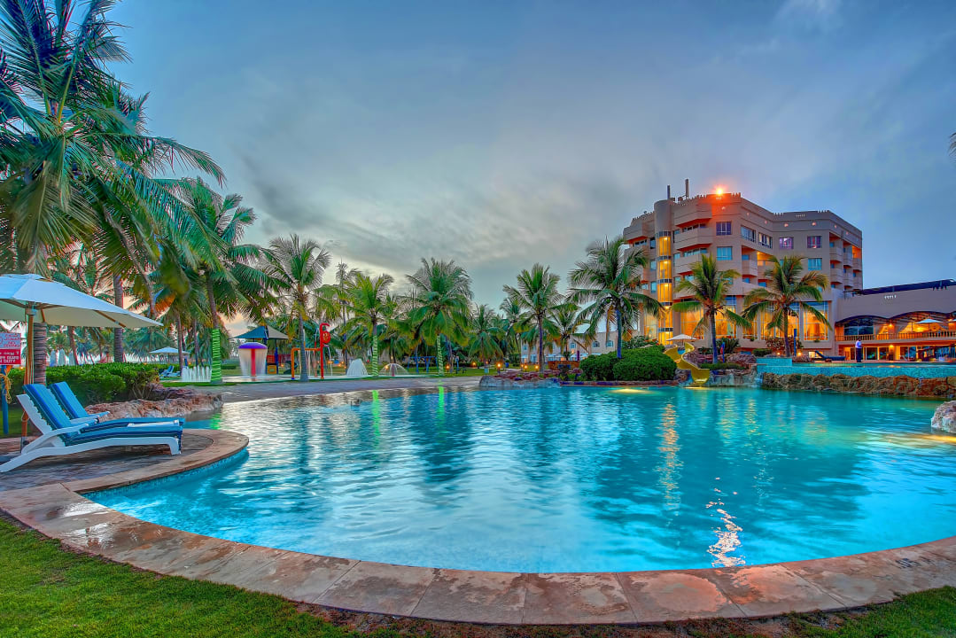 Pool Crowne Plaza Salalah