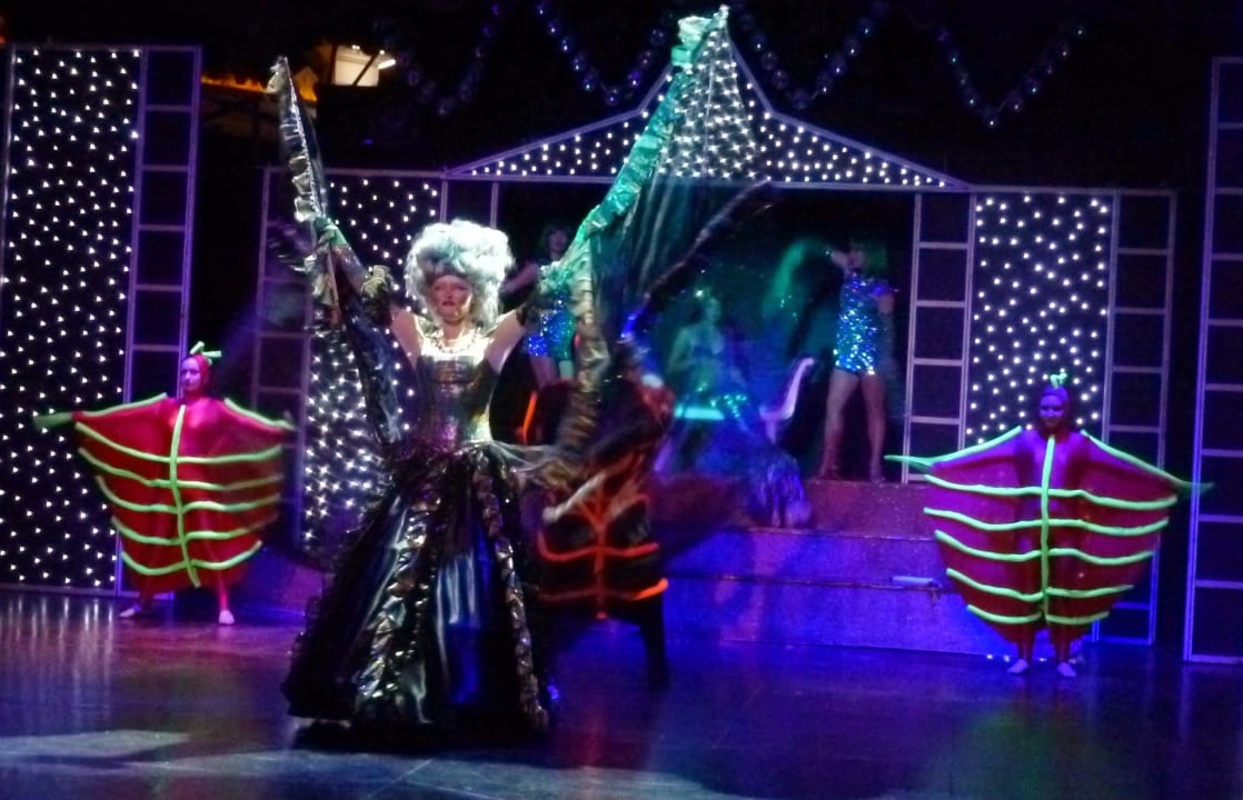 Tanzshow: Arielle Kamelya Aishen Club