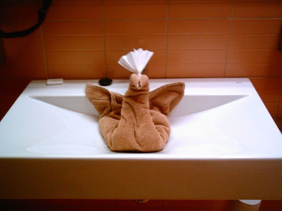 Bonito detalle de la camarera SBH Hotel Taro Beach