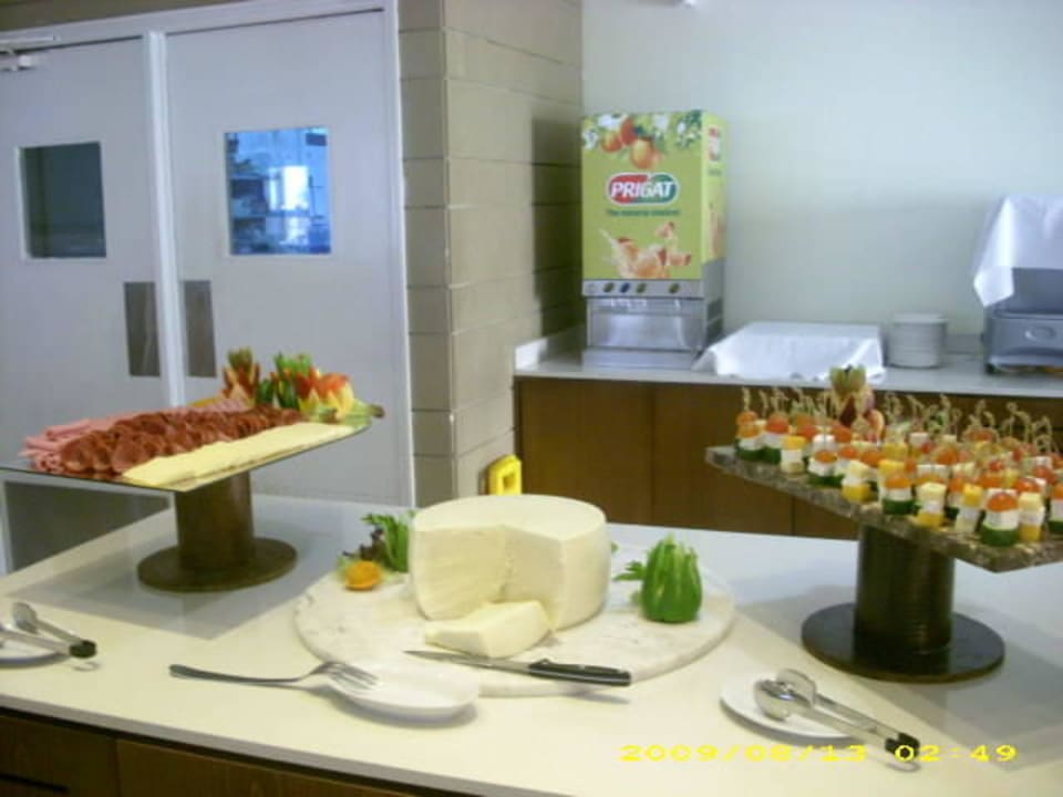 Käsetheke Apr.16 Crystal Springs Beach Hotel