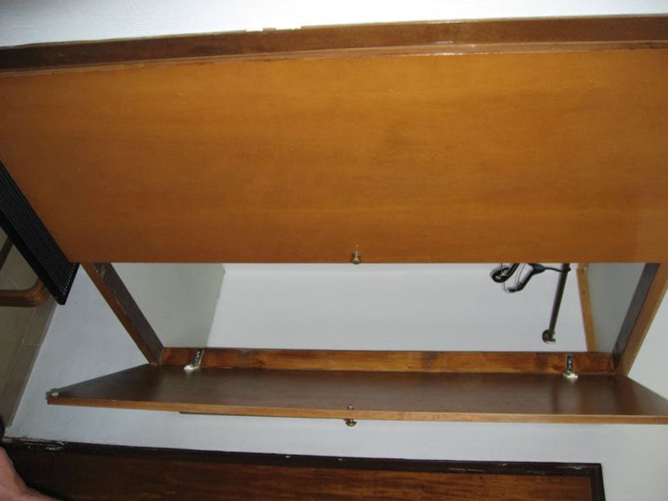 ekliger Schrank Olive Garden Hotel