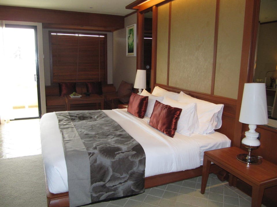 Breites bequemes Bett Holiday Inn Resort Phuket