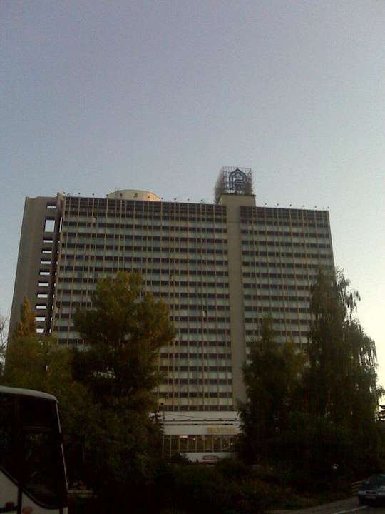 Betonblock Premier Hotel Rus