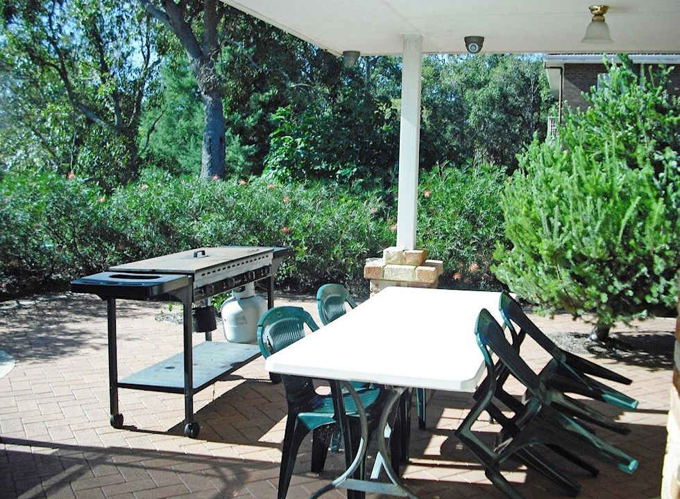 Terrasse mit großem Gasgrill B&B The Good Life