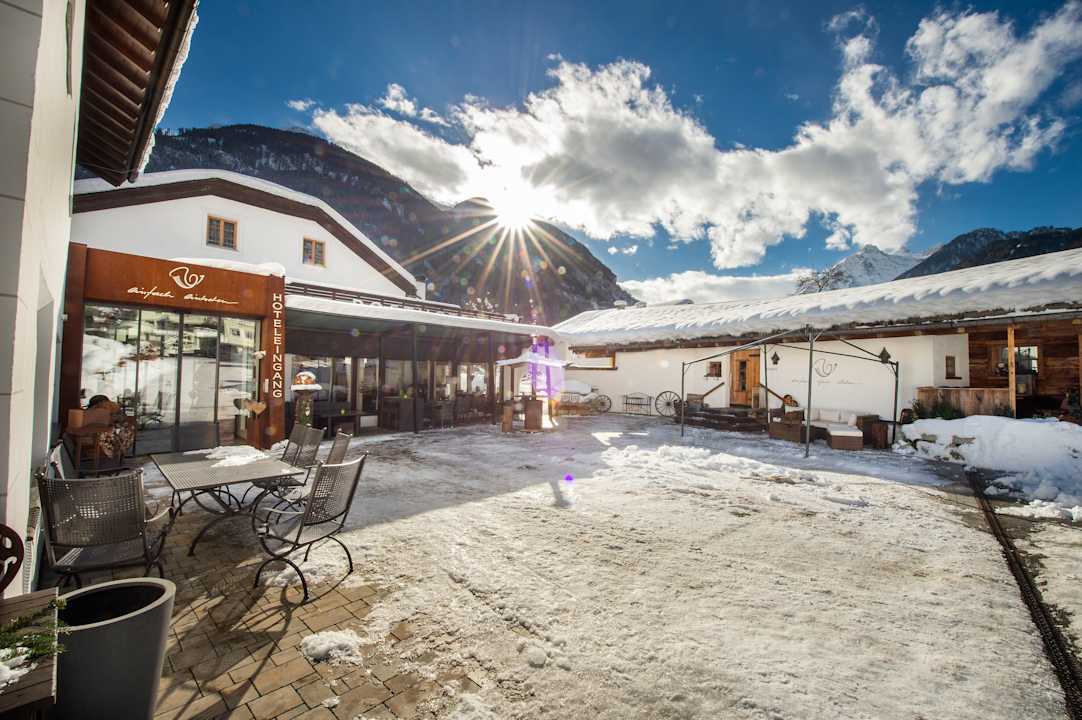 Außenansicht Posthotel Pfunds