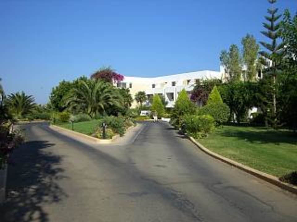 Hoteleinfahrt Anissa Beach Anissa Beach & Village