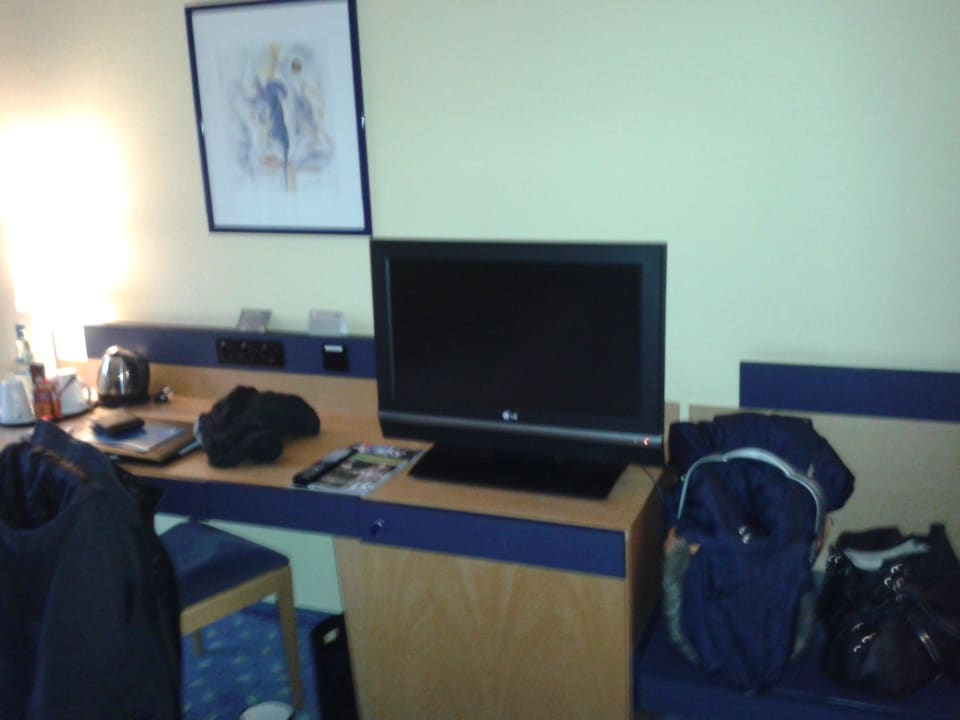 Arbeitsecke und TV Vienna House Easy Berlin