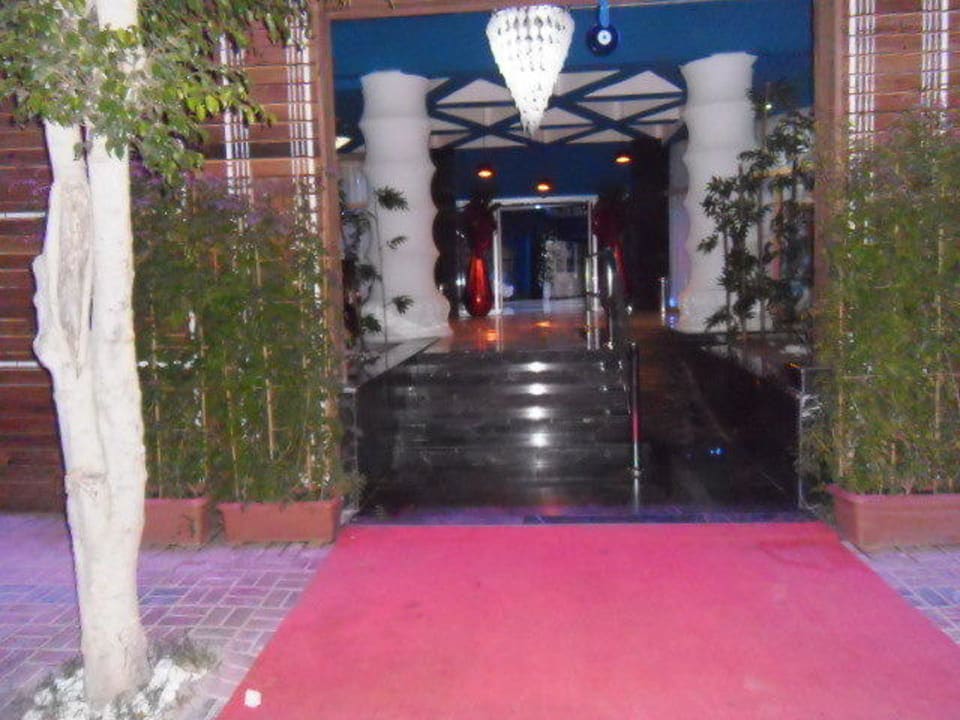 Eingang Hui  Club Hotel Anjeliq