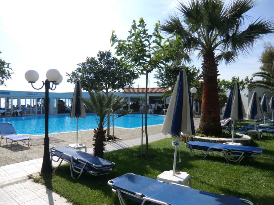 Hotelpool im Corissia Park Hotel Corissia Princess