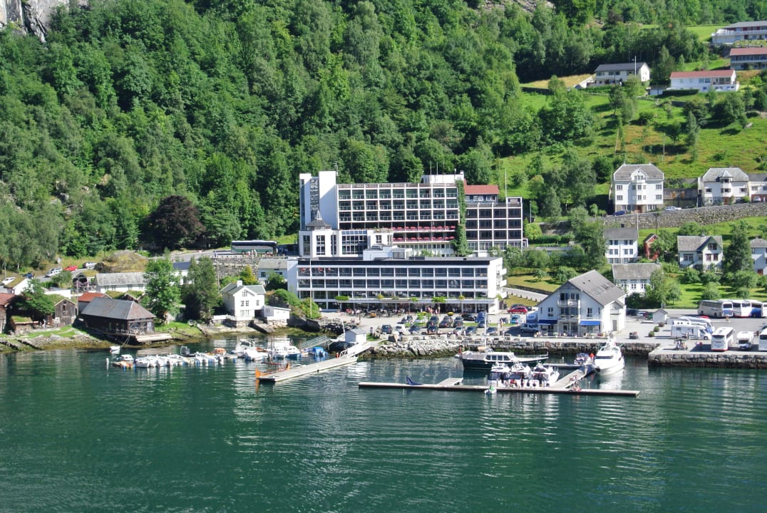 Blick auf das traumhaft gelegene Hotel Hotel Geiranger