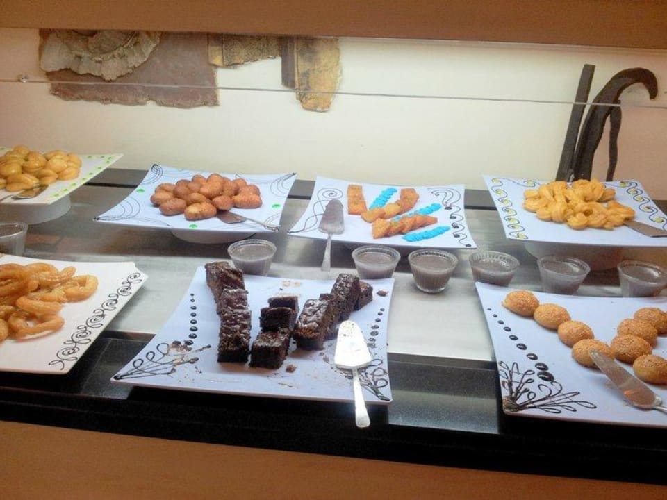 Сладости Aska Hotel Just in Beach