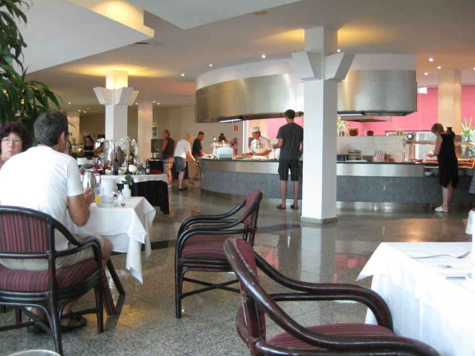 Hotelrestaurant mit "Showküche" allsun App.-Hotel Esquinzo Beach