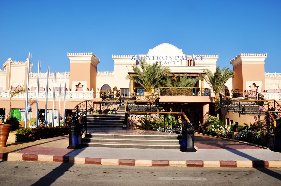 Парадный вход Pickalbatros Palace Resort