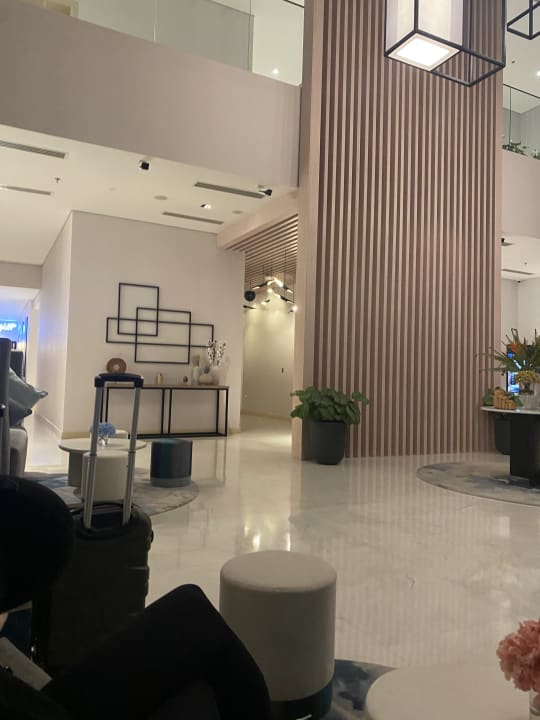 Lobby voco Dubai The Palm by IHG