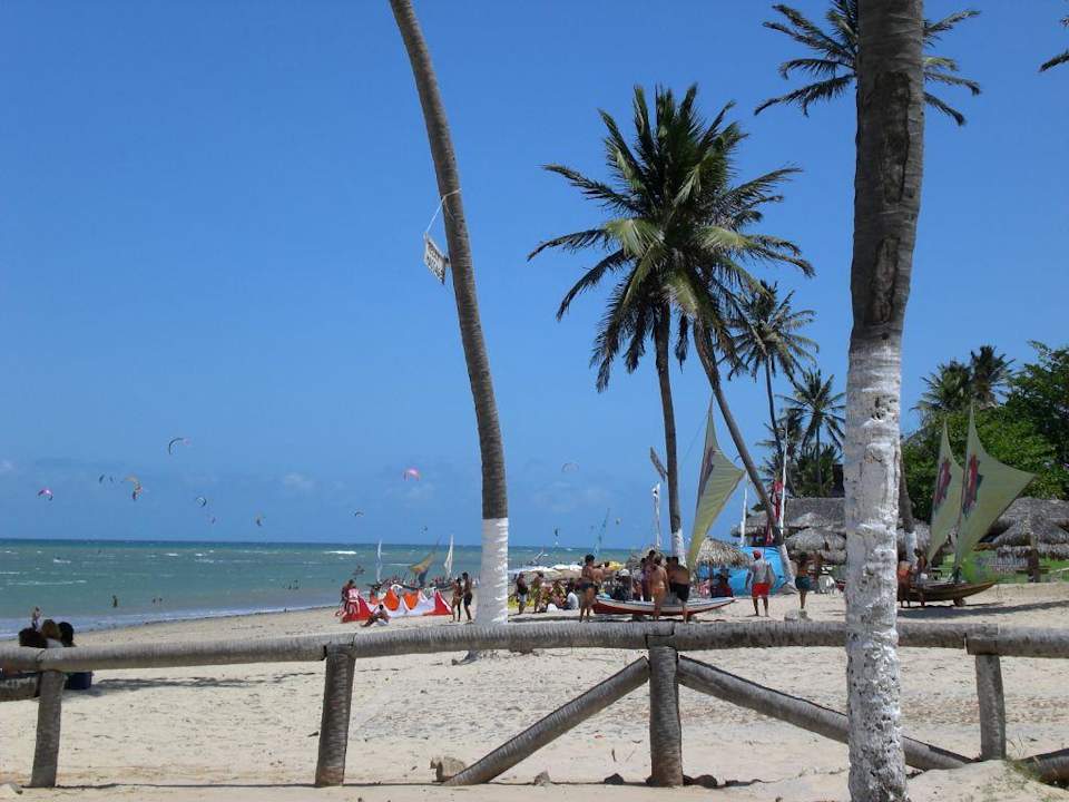 Der Strand fast vor unserem Hotel Hotel Pousada Tropical Wind