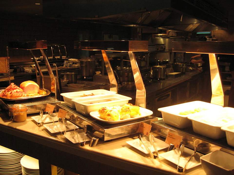 Warme Speisen beim Frühstück Movenpick BDMS Wellness Resort Bangkok