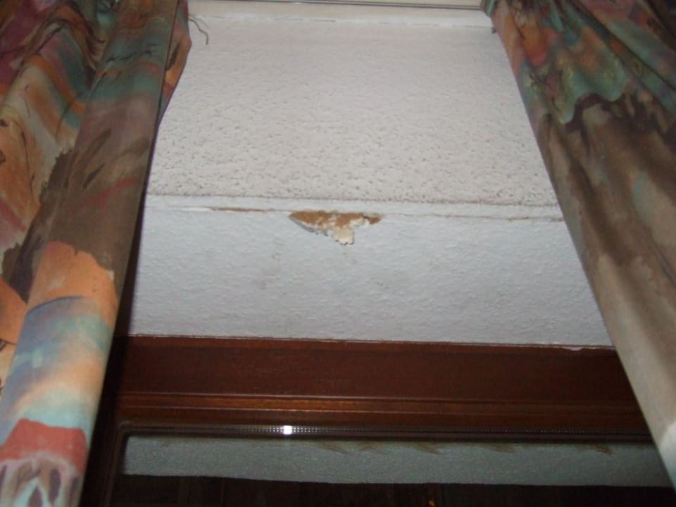 Putz fällt über dem Fenster ab Hotel Garni Gute Hoffnung