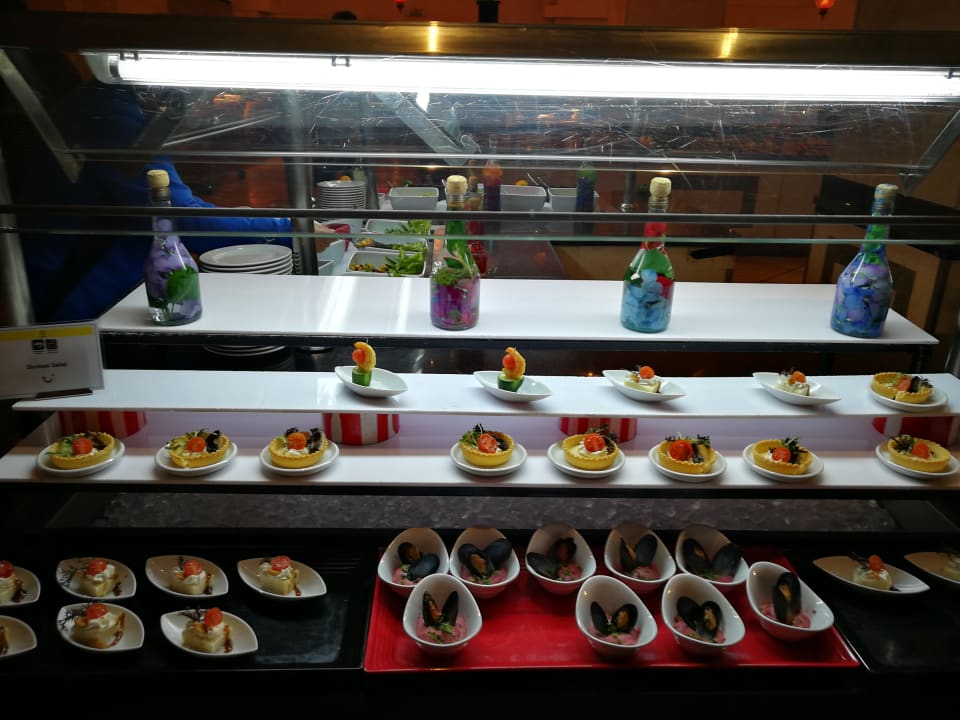 Immer kleine Häppchen an Meeresfrüchten und Sushi TUI MAGIC LIFE Kalawy