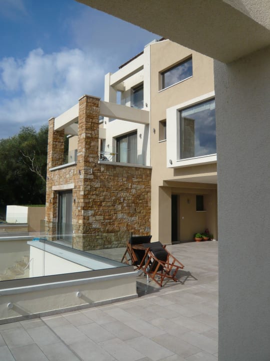 Haus Golden Bay Suites & Maisonettes