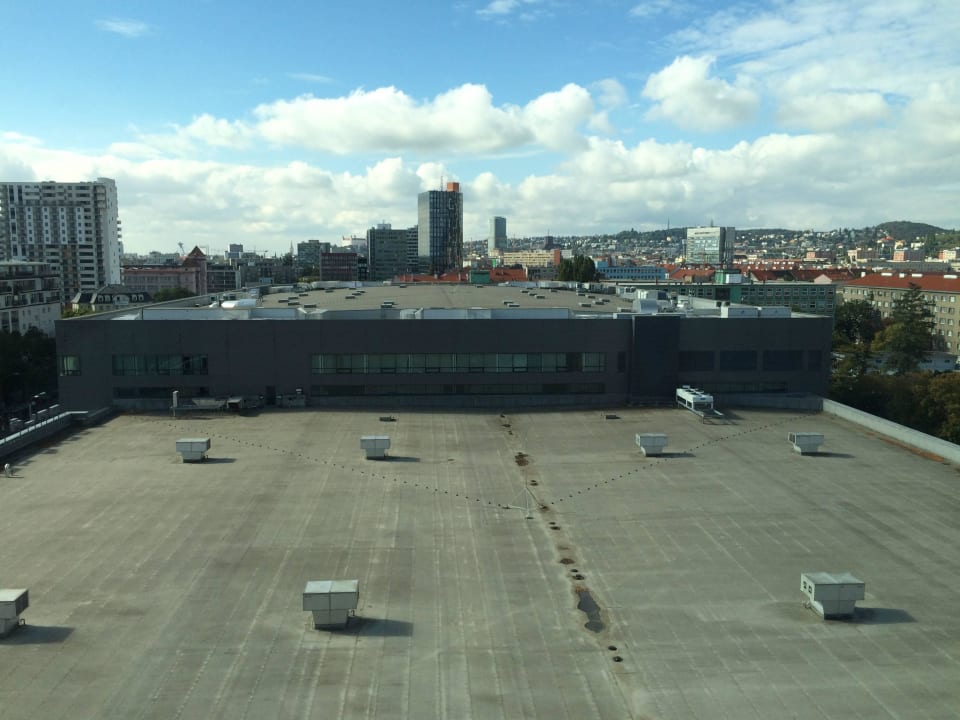 Blick aus 7. Stock auf Eishockeystadion & Stadt DoubleTree by Hilton Hotel Bratislava