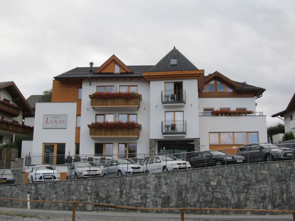 Vorderansicht Hotel Lukas