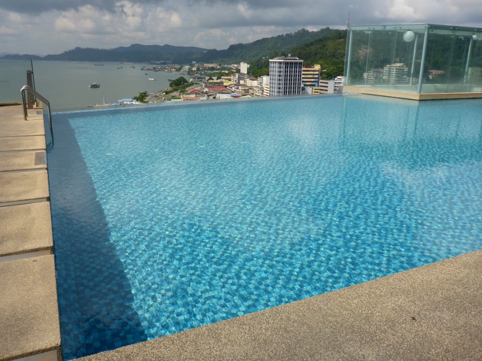 Pool Hotel Four Points by Sheraton Sandakan