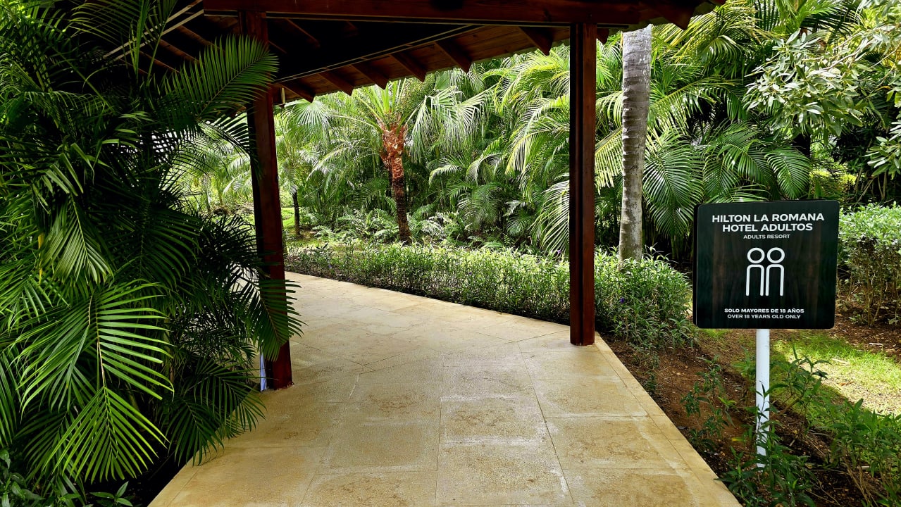 Gartenanlage Secrets La Romana Resort & Spa - Adult Only