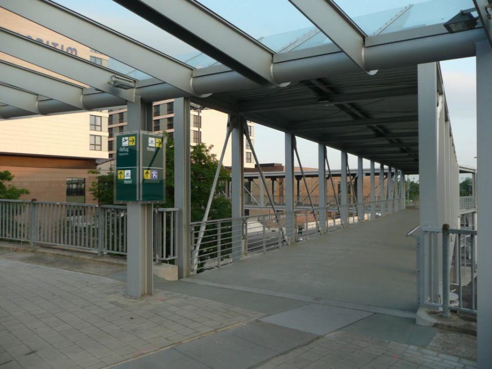 Zugang Flughafen zum Hotel Maritim Hotel Düsseldorf