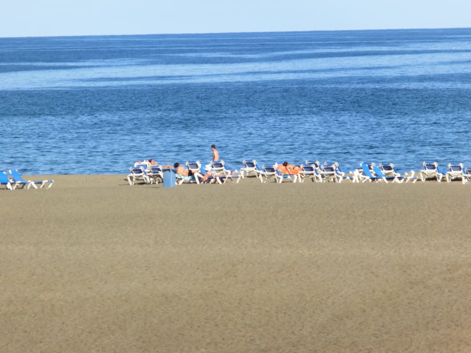 Nicht weit zu den Strandliegen Hotel Las Costas