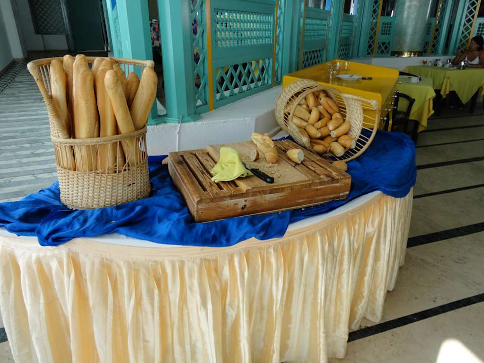 Hartes Brot zum Frühstück Hotel Amir Palace