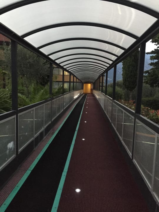 Weg zum Haupthaus Hotel Majestic Palace