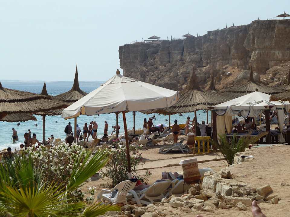 Ciasna plażą Hotel El Faraana Reef Resort