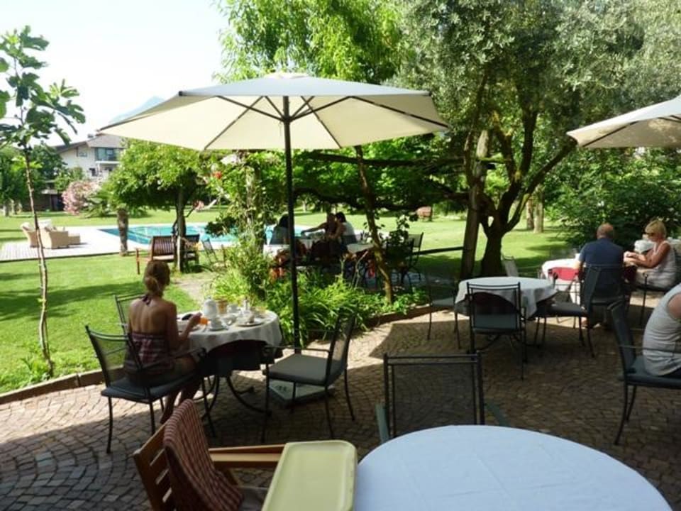 Frühstücksplatz  Weingut Klosterhof Garni-Hotel