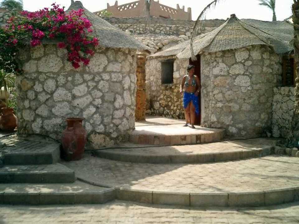 Hauza Beach Toiletten am Strand Hotel Hauza Beach Resort