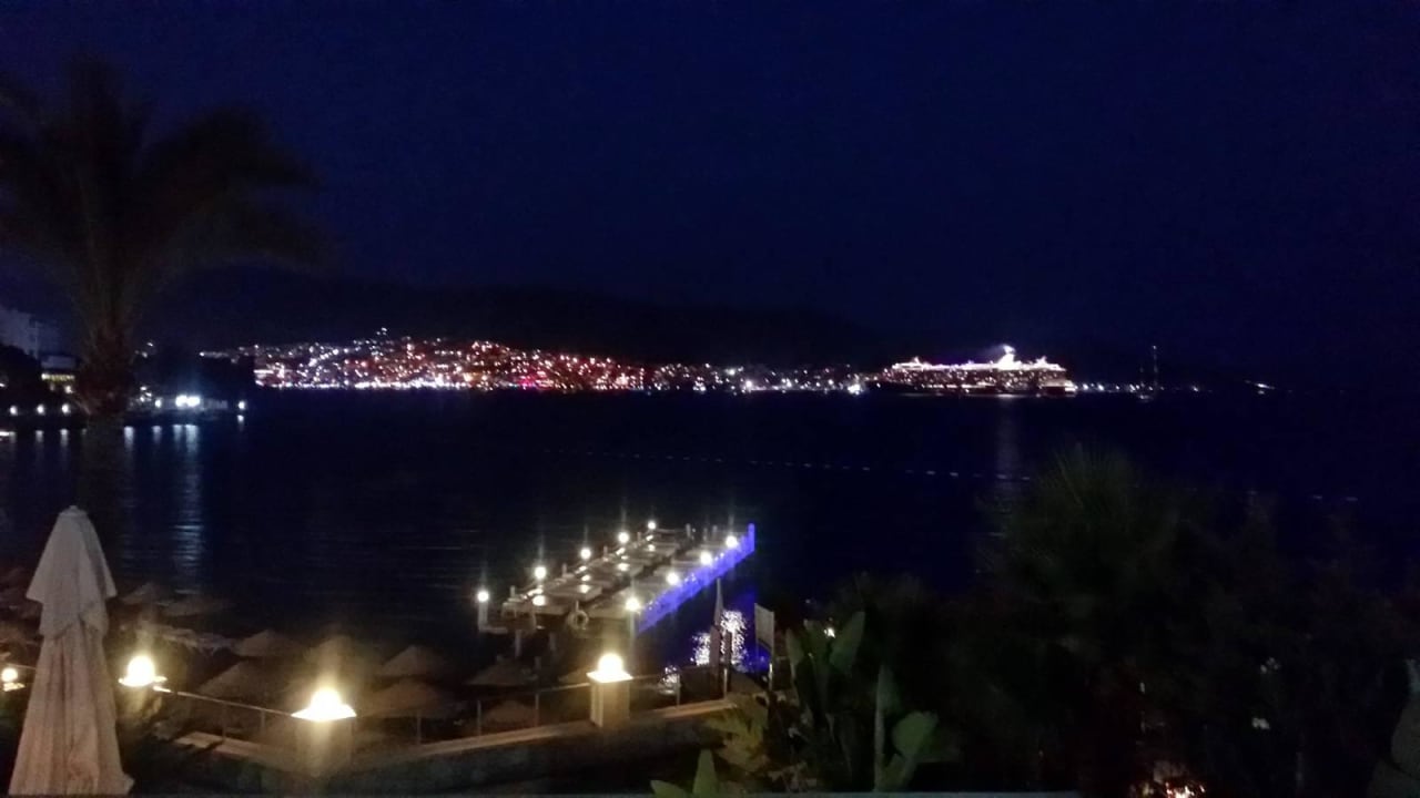 Bodrum nachts mit Kreuzfahrschiff Salmakis Resort & Spa