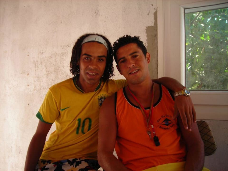 Les animateurs Mido et Ronaldinho Hotel  Pigale