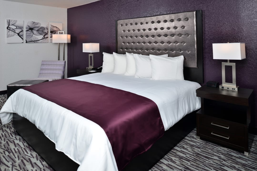 Zimmer Clarion Inn & Suites Across From Universal Orlando Resort Hotel