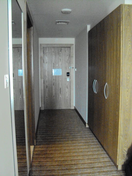Eingangsbereich Traders Hotel Qaryat Al Beri Abu Dhabi