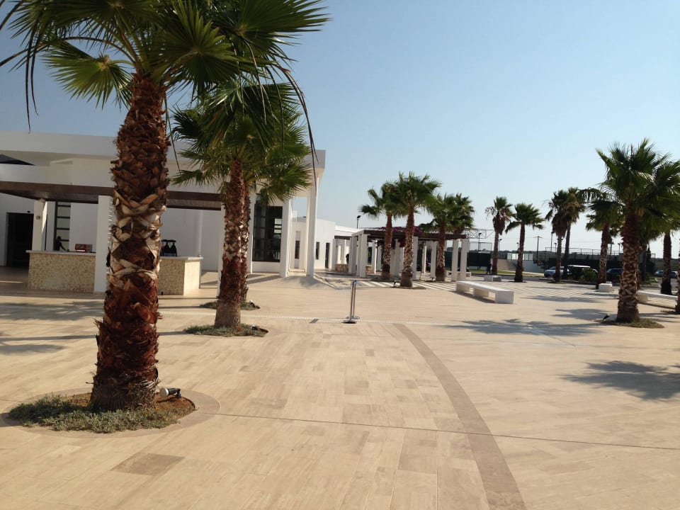 Blick Richtung Restaurant Atlantica Plimmiri